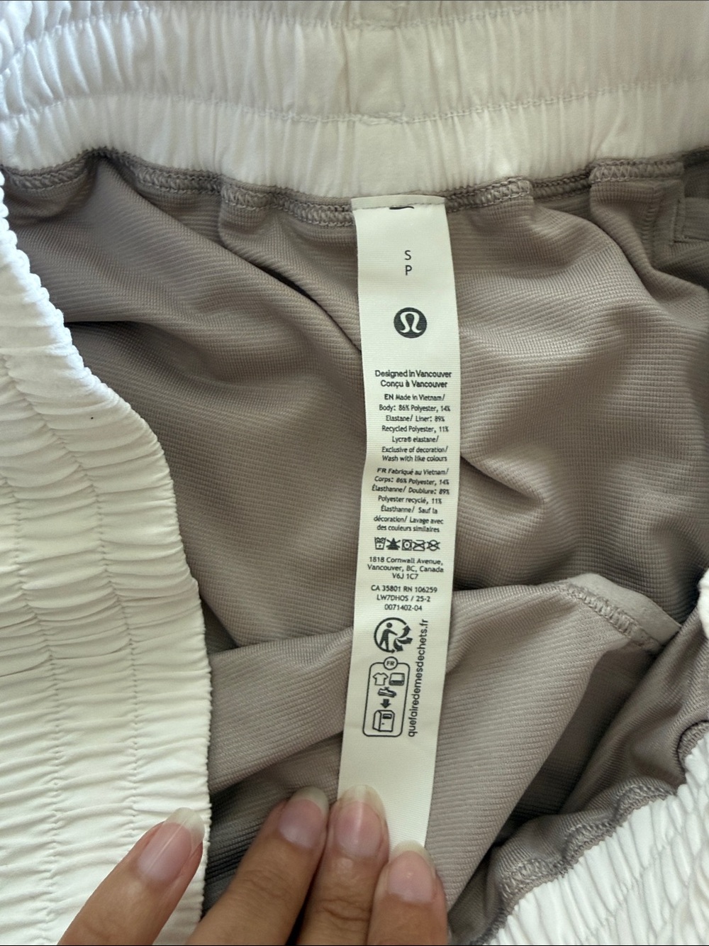 lululemon athletica shake it out 2.5” Shorts - Picture 3 of 5